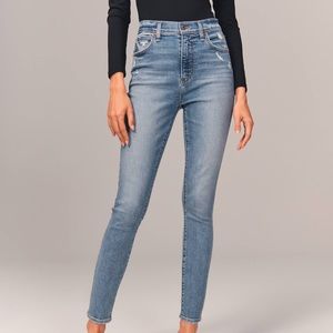 Abercrombie Super Skinny High Rise Jean 24L